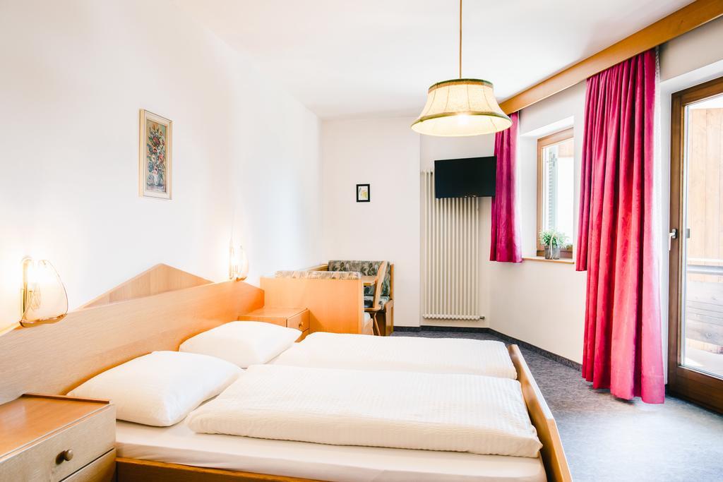 Gasthof Hotel Woehrmaurer เฟลด์ทูร์นส์ ภายนอก รูปภาพ