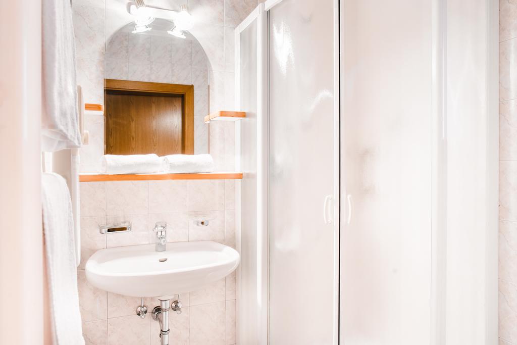 Gasthof Hotel Woehrmaurer เฟลด์ทูร์นส์ ภายนอก รูปภาพ