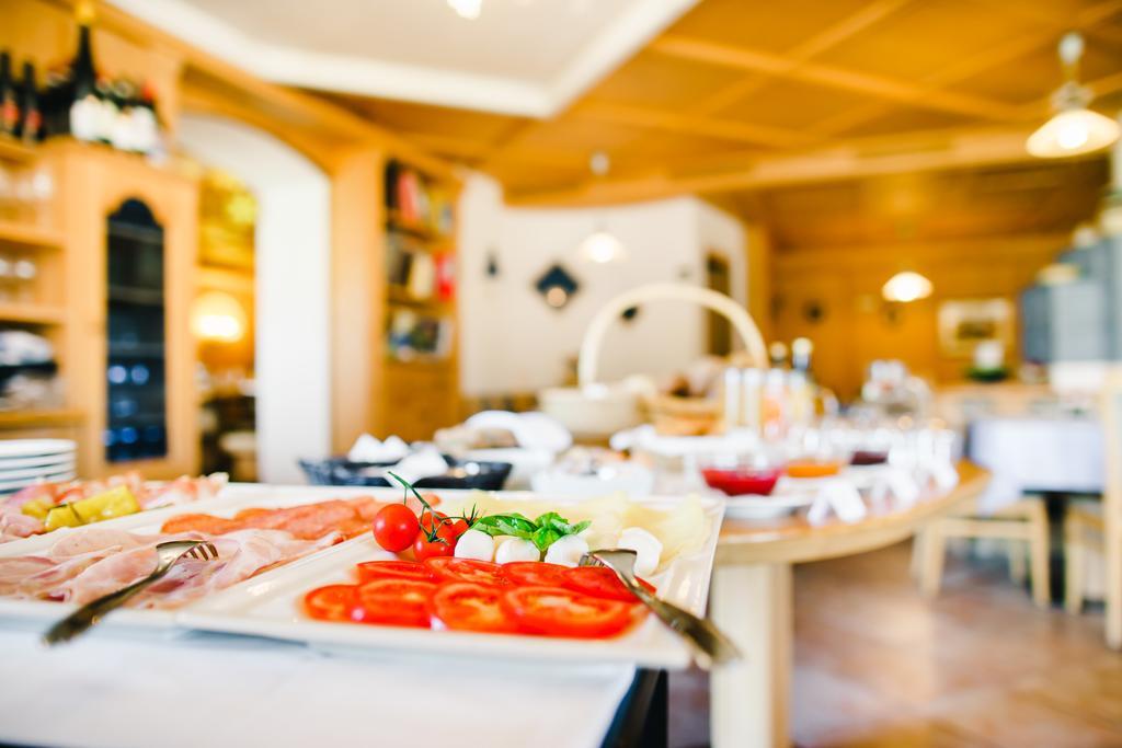 Gasthof Hotel Woehrmaurer เฟลด์ทูร์นส์ ภายนอก รูปภาพ