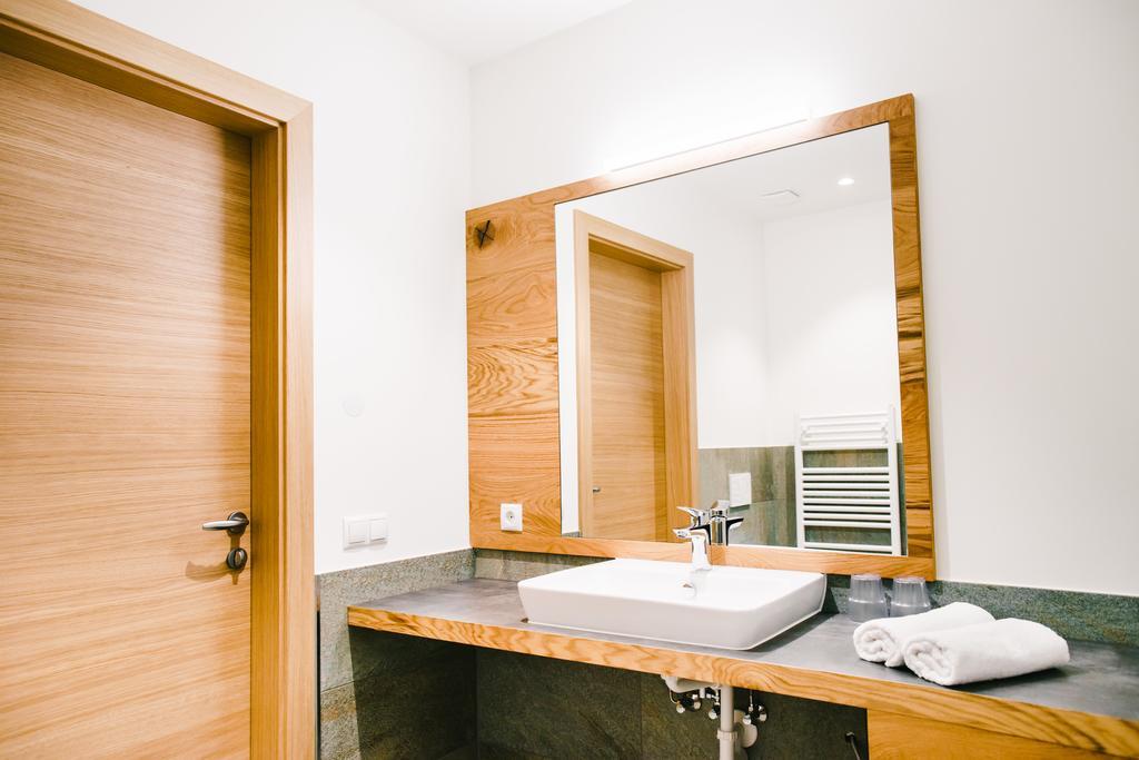 Gasthof Hotel Woehrmaurer เฟลด์ทูร์นส์ ภายนอก รูปภาพ