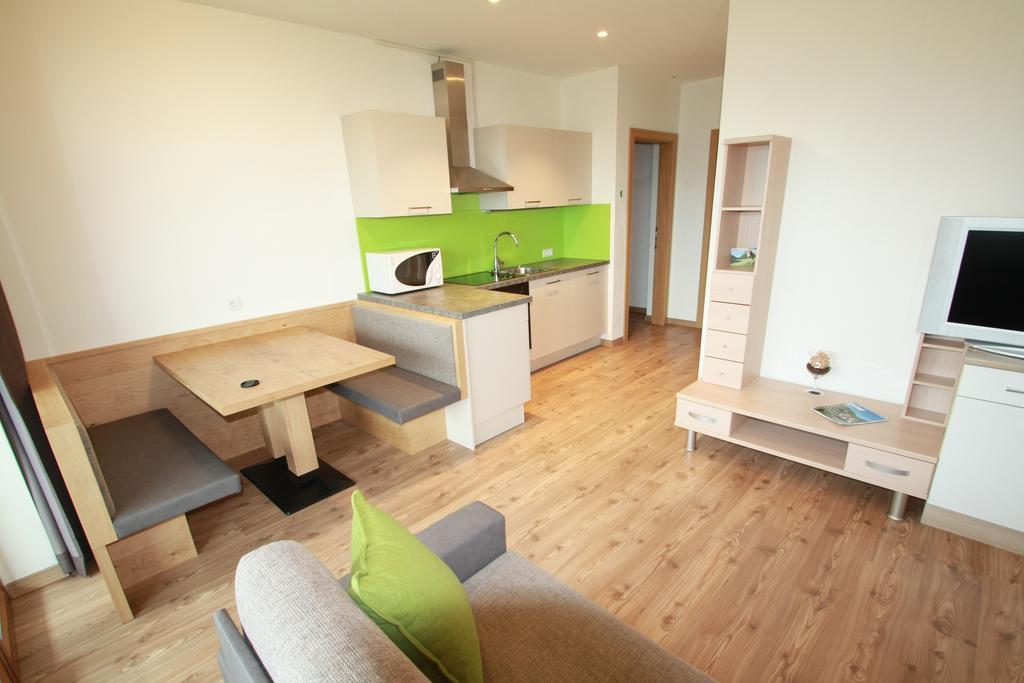Gasthof Hotel Woehrmaurer เฟลด์ทูร์นส์ ภายนอก รูปภาพ